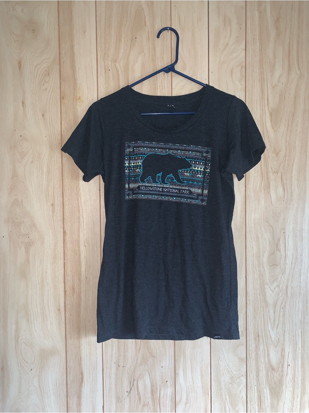Yellowstone National Park Black Graphic Tee - Women's Short Sleeve